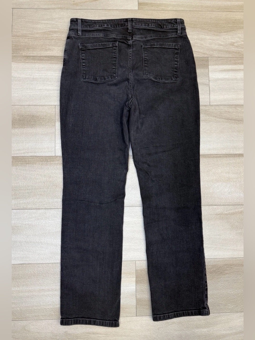 L.L.Bean Classic Fit Jeans Size 16 T Black Denim
High Rise Straight Leg Women - Picture 2 of 7